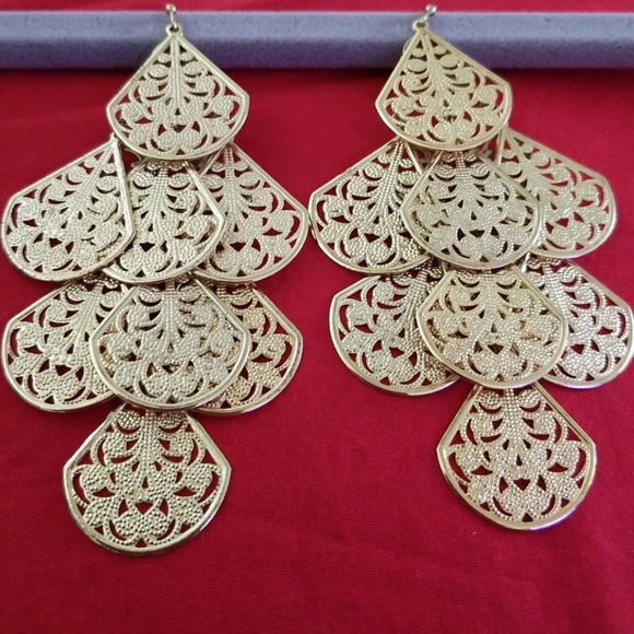N/A Jewelry - Shiny Goldtone Earrings